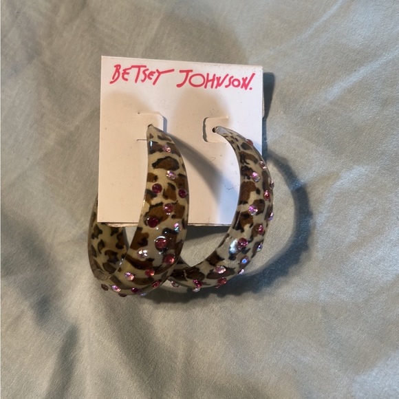 NWT Betsey Johnson leopard hoops - Picture 3 of 4